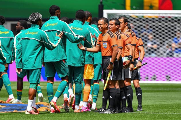 July 01, 2026: Match officiating staff greet the Senegal players before the FIFA World Cup, WM, Weltmeisterschaft, Fussball knockout round of 32 match between Belgium and Senegal in Seattle, WA.Belgium defeated Senegal 3-2 on a penalty kick near the end of the second overtime period. CSM FIFA World Cup 2026: JUL 01 Belgium Vs Senegal  - ZUMAc04_ 20260701_zma_c04_058 Copyright: xStevexFaberx
