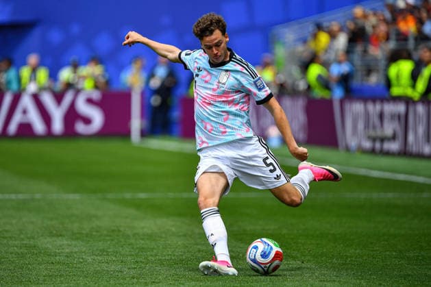 July 01, 2026: Belgium defender Maxim de Cuyper (5) passes the ball during the FIFA World Cup, WM, Weltmeisterschaft, Fussball knockout round of 32 match between Belgium and Senegal in Seattle, WA.Belgium defeated Senegal 3-2 on a penalty kick near the end of the second overtime period. CSM Seattle United States - ZUMAc04_ 20260701_zma_c04_059 Copyright: xStevexFaberx