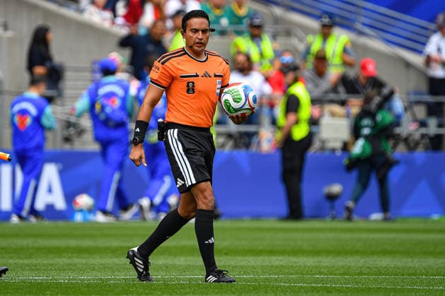July 01, 2026: The match referee during the FIFA World Cup, WM, Weltmeisterschaft, Fussball knockout round of 32 match between Belgium and Senegal in Seattle, WA.Belgium defeated Senegal 3-2 on a penalty kick near the end of the second overtime period. CSM FIFA World Cup 2026: JUL 01 Belgium Vs Senegal  - ZUMAc04_ 20260701_zma_c04_064 Copyright: xStevexFaberx