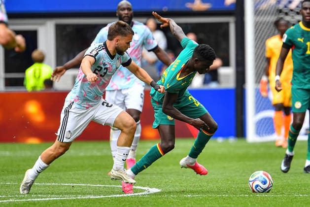 July 01, 2026: Belgium midfielder Nicolas Raskin (23) grabs the jersey of Senegal midfielder Bara Sapoko Ndiaye (22) during the FIFA World Cup, WM, Weltmeisterschaft, Fussball knockout round of 32 match between Belgium and Senegal in Seattle, WA.Belgium defeated Senegal 3-2 on a penalty kick near the end of the second overtime period. CSM Seattle United States - ZUMAc04_ 20260701_zma_c04_055 Copyright: xStevexFaberx