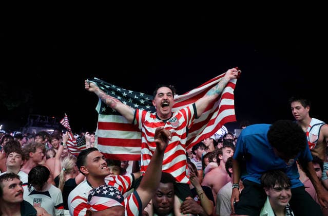 July 1, 2026, Washington, District Of Columbia, USA: Fans cheer on the United States as they face Bosnia and Herzegovina in the 2026 FIFA World Cup, WM, Weltmeisterschaft, Fussball Round of 32 match at the FIFA Fan Zone on the National Mall in Washington, DC, USA, on July 01, 2026. United States defeats Bosnia-Herzegovina 2-0 in a historic World Cup win and advances to play Belgium. Washington USA - ZUMAs337 20260701_znp_s337_006 Copyright: xGentxShkullakux