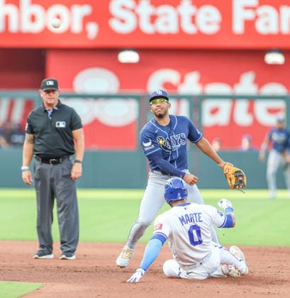JULY 1, 2026: Tampa Bay Rays outfielder Richie Palacios (1) starts a double play against the Kansas City Royals at Kauffman Stadium in Kansas City, MO. CSM MLB, Baseball Herren, USA 2026: Rays Vs Royals Jul 1st  - ZUMAc04_ 20260701_zma_c04_020 Copyright: xRomanxPunox