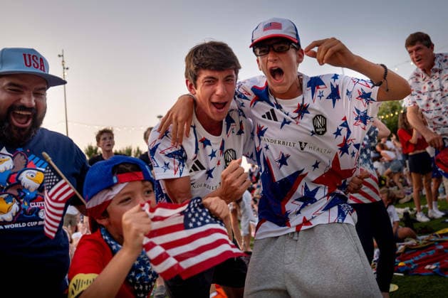 July 1, 2026, Nashville, Tennessee, USA: Fans react to a goal by the USA while watching a broadcast of the FIFA World Cup, WM, Weltmeisterschaft, Fussball Round of 32 match between the USA and Bosnia during a watch party at Geodis Park. FIFA World Cup Reaction: USA VS. Bosnia  - ZUMAh237 20260701_zsp_h237_005 Copyright: xCamdenxHallx