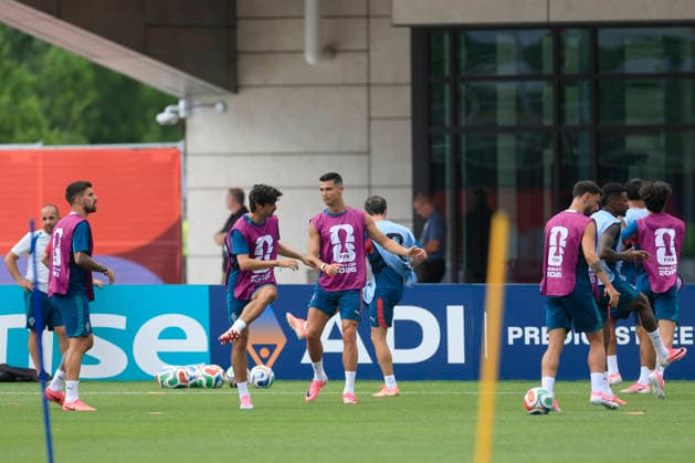 Portugal players participate in a training session as preparation for the match against Croatia in the round of 32 of the 2026 FIFA World Cup, WM, Weltmeisterschaft, Fussball in Toronto, Canada, 01 July 2026 . Portugal national team, Nationalteam training !ACHTUNG: NUR REDAKTIONELLE NUTZUNG!  Copyright: xBienvenidoxVelascox GR4029 0860530467st