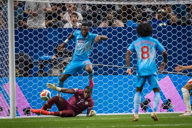 July 1, 2026, Atlanta, Georgia, USA: DR Congo goalkeeper Lionel Mpasi (1) blocks a goal against England during their World Cup: Round of 32 match at Atlanta Stadium in Atlanta, Georgia. England wins the game, 2:1 in regulation play. World Cup: Round Of 32: England Vs DR Congo: Lionel Mpasi  - ZUMAa161 20260701_aaa_a161_436 Copyright: xWalterxArcex xGMGx