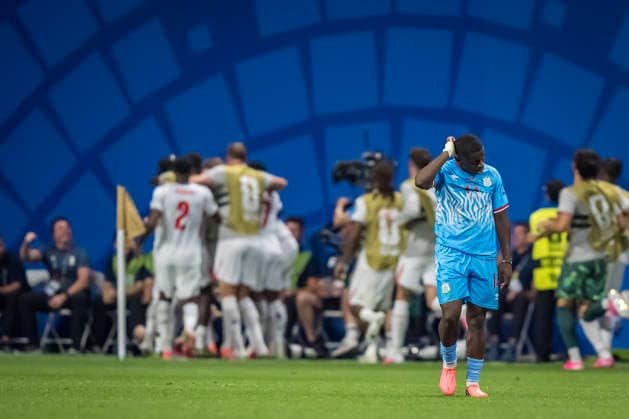 July 1, 2026, Atlanta, Georgia, USA: DR Congo midfielder Noah Sadiki (14) shows his emotions as England forward Harry Kane (9) celebrates after scoring his second goal against DR Congo during their World Cup: Round of 32 match at Atlanta Stadium in ATLANTA, Georgia. England wins the game, 2:1 in regulation play. World Cup: Round Of 32: England Vs DR Congo: Harry Kane  - ZUMAa161 20260701_aaa_a161_463 Copyright: xWalterxArcex xGMGx