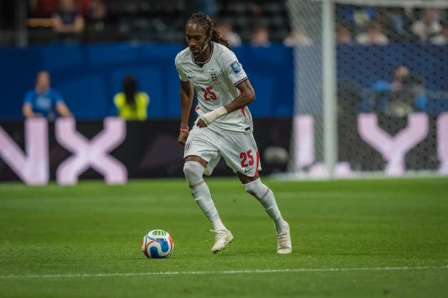 July 1, 2026, Atlanta, Georgia, USA: England defender Djed Spence (25) plays against DR Congo during their World Cup: Round of 32 match at Atlanta Stadium in Atlanta, Georgia. England wins the game, 2:1 in regulation play. Atlanta USA - ZUMAa161 20260701_aaa_a161_597 Copyright: xWalterxArcex xGMGx