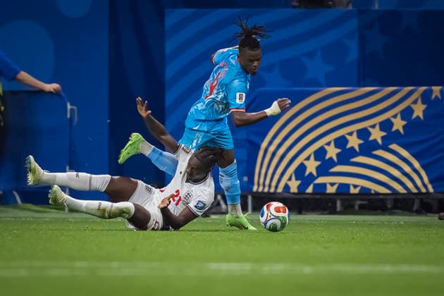 July 1, 2026, Atlanta, Georgia, USA: DR Congo forward Brian Cipenga (9) fights for the ball against England during their World Cup: Round of 32 match at Atlanta Stadium in Atlanta, Georgia. England wins the game, 2:1 in regulation play. Atlanta USA - ZUMAa161 20260701_aaa_a161_583 Copyright: xWalterxArcex xGMGx