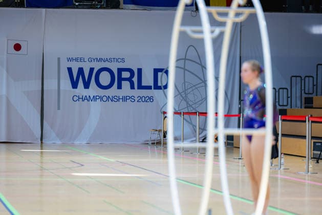 Wheel Gymnastics World Championships 2026 Rhönrad Weltmeisterschaft 2026 in der Sparkassen Arena Göttingen. Deutschland, Göttingen am 01. Juli 2026: Tag eins der Weltmeisterschaft in Rhönrad mit über 250 Athletinnen und Athleten aus 17 Nationen. Emma Gerlitz aus Deutschland beim Gym Wheel Senior All Around Semi-Finals Woman ( Frauen Halbfinal der Rhönrad turnen) in der Geradeturnen Disziplin (Straight-line). *** 2026 World Championships in Gymnastics on the Rhönrad at the Sparkassen Arena in Göttingen, Germany, Göttingen on July 1, 2026—Day one of the Rhönrad World Championships with over 250 athletes from 17 nations. Emma Gerlitz from Germany competes in the Gym Wheel Senior All-Around Semifinals—Women’s Rhönrad Gymnastics in the Straight line