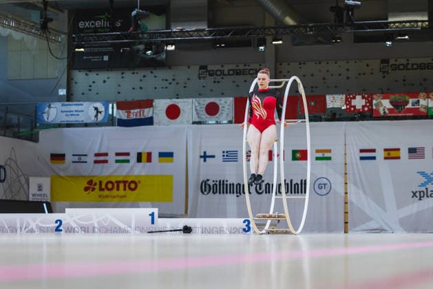 Wheel Gymnastics World Championships 2026 Rhönrad Weltmeisterschaft 2026 in der Sparkassen Arena Göttingen. Deutschland, Göttingen am 01. Juli 2026: Tag eins der Weltmeisterschaft in Rhönrad mit über 250 Athletinnen und Athleten aus 17 Nationen. Sanne Romijn aus der Niederlande beim Gym Wheel Senior All Around Semi-Finals Woman (Frauen Halbfinal der Rhönrad turnen) in der Geradeturnen Disziplin (Straight-line). *** 2026 World Championships in Wheel Gymnastics: 2026 Rhönrad World Championships at the Sparkassen Arena in Göttingen, Germany, Göttingen on July 1, 2026—Day one of the Rhönrad World Championships with over 250 athletes from 17 nations. Sanne Romijn from the Netherlands in the Gym Wheel Senior All-Around Semifinals—Women’s Rhönrad Gymnastics Straight Line Eventdiscipline: Straight line