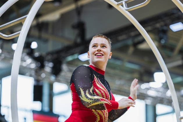 Wheel Gymnastics World Championships 2026 Rhönrad Weltmeisterschaft 2026 in der Sparkassen Arena Göttingen. Deutschland, Göttingen am 01. Juli 2026: Tag eins der Weltmeisterschaft in Rhönrad mit über 250 Athletinnen und Athleten aus 17 Nationen. Sanne Romijn aus der Niederlande beim Gym Wheel Senior All Around Semi-Finals Woman (Frauen Halbfinal der Rhönrad turnen) in der Geradeturnen Disziplin (Straight-line). *** 2026 World Championships in Wheel Gymnastics: 2026 Rhönrad World Championships at the Sparkassen Arena in Göttingen, Germany, Göttingen on July 1, 2026—Day one of the Rhönrad World Championships with over 250 athletes from 17 nations. Sanne Romijn from the Netherlands in the Gym Wheel Senior All-Around Semifinals—Women’s Rhönrad Gymnastics Straight Line Eventdiscipline: Straight line