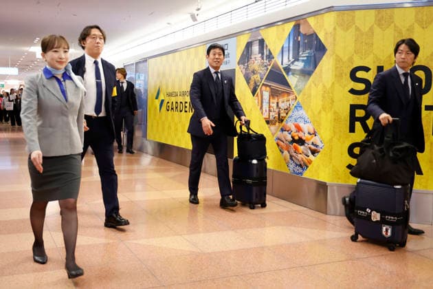 Members of the SAMURAI BLUE (Japan national team, Nationalteam arriveat Tokyo International Airport on July 2, 2026, in Tokyo, Japan. Japanese soccer fans gathered to greet their national team, who returned home after losing to Brazil in the Round of 32 of the 2026 FIFA World Cup, WM, Weltmeisterschaft, Fussball Many supporters turned out to welcome them back.  aflo_336550962 RodrigoxReyesxMarinx