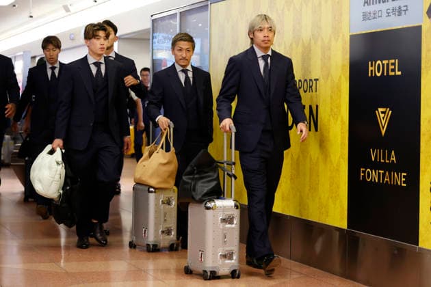 Members of the SAMURAI BLUE (Japan national team, Nationalteam arriveat Tokyo International Airport on July 2, 2026, in Tokyo, Japan. Japanese soccer fans gathered to greet their national team, who returned home after losing to Brazil in the Round of 32 of the 2026 FIFA World Cup, WM, Weltmeisterschaft, Fussball Many supporters turned out to welcome them back.  aflo_336551060 RodrigoxReyesxMarinx