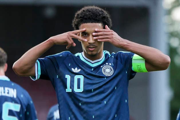 Sport Themen der Woche KW27 Francis Onyeka (Germany) bejubelt seinen Treffer zum 0:1, UEFA European Under-19 Championship 2026 Group A, Wales v Germany, Racecourse Ground am 01. July 2026 in Wrexham, Vereinigtes Königreich. (Foto von Marco Steinbrenner DeFodi Images) Francis Onyeka (Germany) celebrates after scoring his teams first goal, UEFA European Under-19 Championship 2026 Group A, Wales v Germany, Racecourse Ground, July 1, 2026 in Wrexham, United Kingdom. (Photo by Marco Steinbrenner DeFodi Images) - *** Francis Onyeka of Germany celebrates his goal to make it 0–1, 2026 UEFA European Under-19 Championship, Group A, Wales vs. Germany, Racecourse Ground on July 1, 2026, in Wrexham, United Kingdom. Photo by Marco Steinbrenner, DeFodi Images. Francis Onyeka of Germany celebrates after scoring his team’s first goal, UEFA European Under-19 Championship 2026, Group A, Wales vs. Germany, Racecourse Ground, July 1, 2026, in Wrexham, United Kingdom. Photo by Marco Steinbrenner, DeFodi Images