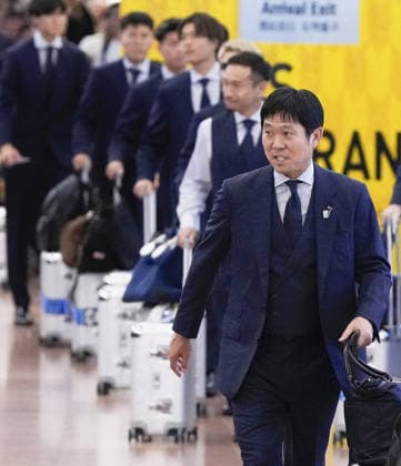Football: 2026 World Cup Japan men s football team head coach Hajime Moriyasu (front) and his players arrive at Haneda airport in Tokyo on July 2, 2026, after competing in the World Cup finals where they were defeated by Brazil in a round of 32 match.  A14AA0005621216P