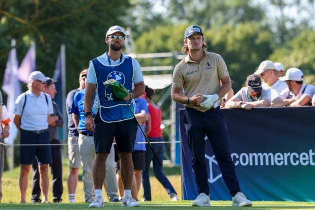 Freddy Schott (GER) bespricht sich mit seinem Caddy, 37. BMW International Open 2026, Golf, DP World Tour, Herren, Runde 1, 02.07.2026 Eichenried Bayern Deutschland *** Freddy Schott (GER) talks with his caddie, 37th BMW International Open 2026, Golf, DP World Tour, Men s, Round 1, July 2, 2026, Eichenried, Bavaria, Germany Copyright: xkolbert-press ChristianxKolbertx