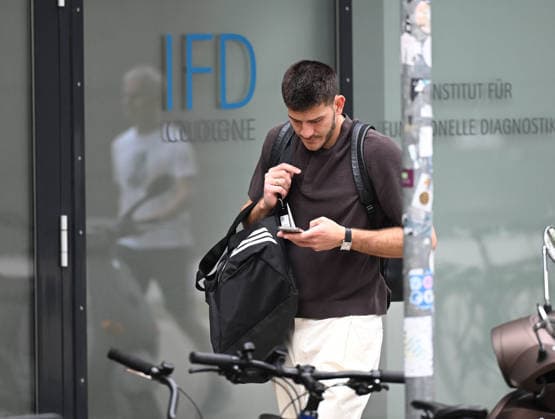 02.07.2026, xophax, Fussball 1.Bundesliga, 1.FC Koeln. Saison 2026 2027 , 1.FC Köln . Erster mögliche Neuzugang in Köln . Luka Lochoshvili an der Atos Klinik beim Medizincheck Koeln *** July 2, 2026, xophax, Soccer, Bundesliga 1, 1. FC Köln, 2026–2027 Season, 1. FC Köln: First Potential New Signing in Cologne—Luka Lochoshvili Undergoing a Medical Exam at the Atos Clinic in Cologne
