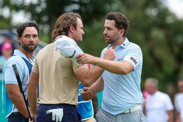Freddy Schott (GER) auf dem Green, verabschiedet sich von Nicolai von Dellingshausen (GER) 37. BMW International Open 2026, Golf, DP World Tour, Herren, Runde 1, 02.07.2026 Eichenried Bayern Deutschland *** Freddy Schott (GER) on the green, saying goodbye to Nicolai von Dellingshausen (GER) at the 37th BMW International Open 2026, Golf, DP World Tour, Men s, Round 1, July 2, 2026, Eichenried, Bavaria, Germany Copyright: xkolbert-press ChristianxKolbertx