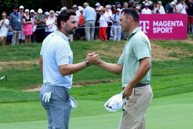 EICHENRIED, GERMANY - JULY 02: VON DELLINGSHAUSEN, Nicolai (GER) and KAYMER, Martin (GER) shaking hands at the Round 1 of the BMW International Open, Eichenried, Germany, DP World TOUR, Round 1 on July 02, 2026 in Eichenried, Germany, BMW International Open, Eichenried, Germany, 02.07.2026 Bavaria Germany Copyright: xPhotographer:xNilsxKoepkex