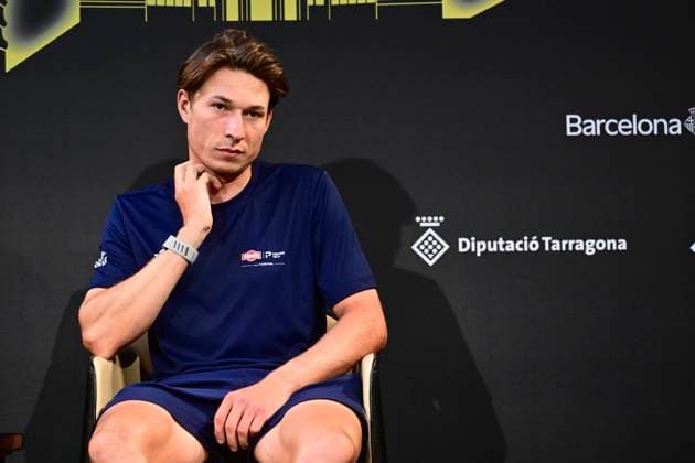Tour de France 2026 Media Activities 02 07 2026 BARCELONA, SPAIN - JULY 02 : Philipsen Jasper (BEL) of Alpecin - Premier Tech speaking with the media during a press conference, PK, Pressekonferenz prior to the 113rd edition of Tour de France 2026, on July 2, 2026 in Barcelona, Spain, 02 07 2026 Barcelona Spain  Copyright: xPeterxDexVoechtx