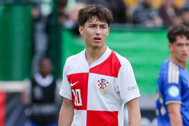 Patrice Covic (Croatia) schaut enttaeuscht, UEFA European Under-19 Championship 2026 Group B, Croatia v Italy, The Oval am 02. July 2026 in Caernarfon, Vereinigtes Königreich. (Foto von Marco Steinbrenner DeFodi Images) Patrice Covic (Croatia) looks dejected, UEFA European Under-19 Championship 2026 Group B, Croatia v Italy, The Oval, July 2, 2026 in Caernarfon, United Kingdom. (Photo by Marco Steinbrenner DeFodi Images) - *** Patrice Covic of Croatia looks disappointed, 2026 UEFA European Under-19 Championship Group B, Croatia vs. Italy, The Oval on July 2, 2026, in Caernarfon, United Kingdom. Photo by Marco Steinbrenner, DeFodi Images. Patrice Covic of Croatia looks dejected, UEFA European Under-19 Championship 2026 Group B, Croatia vs. Italy, The Oval, July 2, 2026, in Caernarfon, United Kingdom. Photo by Marco Steinbrenner, DeFodi Images