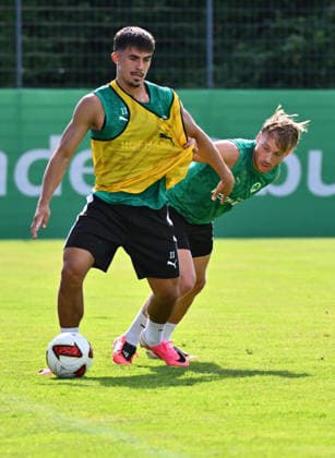 02.07.2026 - Fussball - 2. Bundesliga - Saison 2026 2027 - SpVgg Greuther Fürth Fuerth ( Kleeblatt ) - Training - - xwoxzix - Aaron Keller (16, SpVgg Greuther Fürth ) Jannik Dehm ( 23, SpVgg Greuther Fürth ) *** July 2, 2026 Soccer 2. Bundesliga 2026–2027 Season SpVgg Greuther Fürth Fürth Kleeblatt Training xwoxzix Aaron Keller 16, SpVgg Greuther Fürth Jannik Dehm 23, SpVgg Greuther Fürth