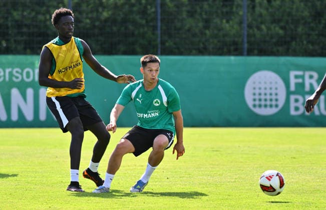 02.07.2026 - Fussball - 2. Bundesliga - Saison 2026 2027 - SpVgg Greuther Fürth Fuerth ( Kleeblatt ) - Training - - xwoxzix - Omar Sillah (42, SpVgg Greuther Fürth ) Shinta Appelkamp (8, SpVgg Greuther Fürth ) *** July 2, 2026 Soccer 2. Bundesliga 2026–2027 Season SpVgg Greuther Fürth (Füroth Kleeblatt) Training xwoxzix Omar Sillah 42, SpVgg Greuther Fürth Shinta Appelkamp 8, SpVgg Greuther Fürth