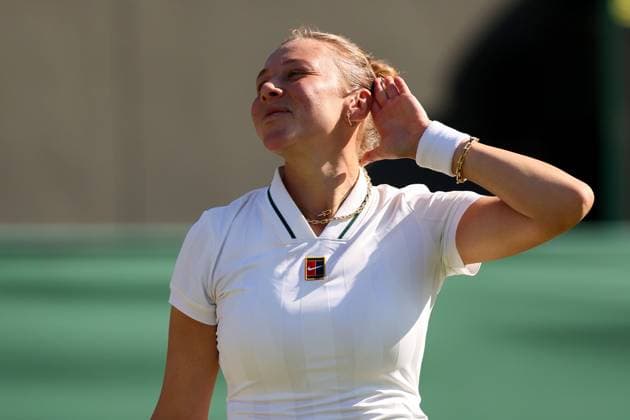 Amanda Anisimova celebrates victory in her second round match Wimbledon Tennis Championships, Day 4, The All England Lawn Tennis and Croquet Club, London, UK - 02 Jul 2026London The All England Lawn Tennis and United Kingdom  Copyright: xEllaxLing Shutterstockx 16970348bb