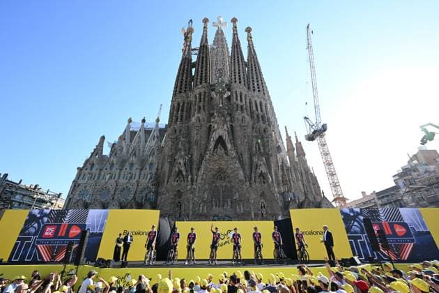 Tour de France 2026 Media Activities 02 07 2026 BARCELONA, SPAIN - JULY 02 : Team Picnic PostNL on the podium pictured during the teams presentation prior to the 113rd edition of Tour de France an UCI World Tour 2.UWT Team Time Trial stage for Men Elite of 19 km with start in Barcelona and finish in Barcelona on July 2, 2026 in Barcelona, Spain, 02 07 2026 Barcelona Spain  Copyright: xSzymonxGruchalskix