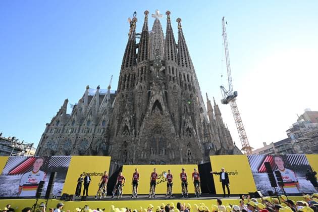 Tour de France 2026 Media Activities 02 07 2026 BARCELONA, SPAIN - JULY 02 : Team Lotto Intermarche on the podium pictured during the teams presentation prior to the 113rd edition of Tour de France an UCI World Tour 2.UWT Team Time Trial stage for Men Elite of 19 km with start in Barcelona and finish in Barcelona on July 2, 2026 in Barcelona, Spain, 02 07 2026 Barcelona Spain  Copyright: xSzymonxGruchalskix
