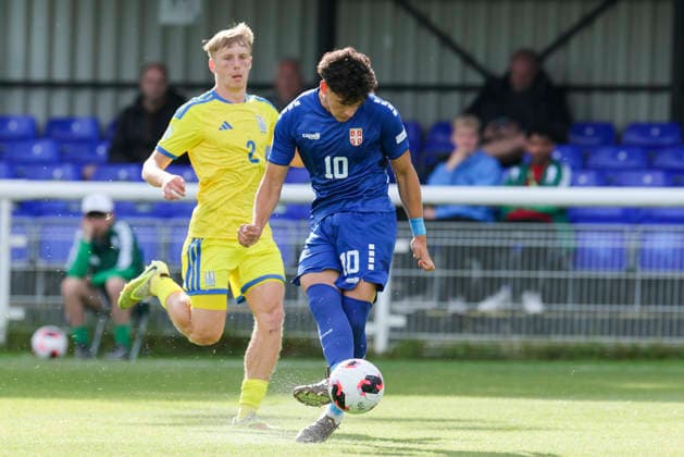 Djorde Rankovic (Serbia) erzielt mit diesem Schuss das Tor zum 1:0, UEFA European Under-19 Championship 2026 Group B, Serbia v Ukraine, Bangor City Stadium am 02. July 2026 in Bangor, Vereinigtes Königreich. (Foto von Marco Steinbrenner DeFodi Images) Djorde Rankovic (Serbia) scores the goal to make it 1 0 with this shot, UEFA European Under-19 Championship 2026 Group B, Serbia v Ukraine, Bangor City Stadium, July 2, 2026 in Bangor, United Kingdom. (Photo by Marco Steinbrenner DeFodi Images) - *** Djorde Rankovic of Serbia scores the goal to make it 1–0 with this shot, 2026 UEFA European Under-19 Championship, Group B, Serbia vs. Ukraine, Bangor City Stadium on July 2, 2026, in Bangor, United Kingdom. Photo by Marco Steinbrenner, DeFodi Images. Djorde Rankovic of Serbia scores the goal to make it 1–0 with this shot, UEFA European Under-19 Championship 2026, Group B, Serbia vs. Ukraine, Bangor City Stadium, July 2, 2026, in Bangor, United Kingdom. Photo by Marco Steinbrenner, DeFodi Images