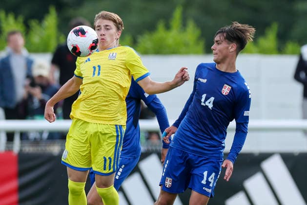 Patryk Sykut (Ukraine) und Vasilije Novicic (Serbia) kaempfen um den Ball, UEFA European Under-19 Championship 2026 Group B, Serbia v Ukraine, Bangor City Stadium am 02. July 2026 in Bangor, Vereinigtes Königreich. (Foto von Marco Steinbrenner DeFodi Images) Patryk Sykut (Ukraine) und Vasilije Novicic (Serbia) battle for the ball, UEFA European Under-19 Championship 2026 Group B, Serbia v Ukraine, Bangor City Stadium, July 2, 2026 in Bangor, United Kingdom. (Photo by Marco Steinbrenner DeFodi Images) - *** Patryk Sykut (Ukraine) and Vasilije Novicic (Serbia) battle for the ball, 2026 UEFA European Under-19 Championship Group B, Serbia vs. Ukraine, Bangor City Stadium on July 2, 2026, in Bangor, United Kingdom. Photo by Marco Steinbrenner, DeFodi Images. Patryk Sykut of Ukraine and Vasilije Novicic of Serbia battle for the ball, 2026 UEFA European Under-19 Championship Group B, Serbia vs. Ukraine, Bangor City Stadium, July 2, 2026, in Bangor, United Kingdom. Photo by Marco Steinbrenner, DeFodi Images