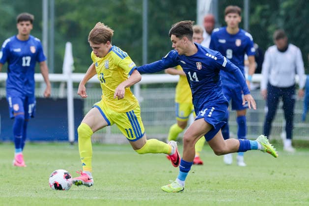 Patryk Sykut (Ukraine) und Vasilije Novicic (Serbia) kaempfen um den Ball, UEFA European Under-19 Championship 2026 Group B, Serbia v Ukraine, Bangor City Stadium am 02. July 2026 in Bangor, Vereinigtes Königreich. (Foto von Marco Steinbrenner DeFodi Images) Patryk Sykut (Ukraine) und Vasilije Novicic (Serbia) battle for the ball, UEFA European Under-19 Championship 2026 Group B, Serbia v Ukraine, Bangor City Stadium, July 2, 2026 in Bangor, United Kingdom. (Photo by Marco Steinbrenner DeFodi Images) - *** Patryk Sykut (Ukraine) and Vasilije Novicic (Serbia) battle for the ball, 2026 UEFA European Under-19 Championship Group B, Serbia vs. Ukraine, Bangor City Stadium on July 2, 2026, in Bangor, United Kingdom. Photo by Marco Steinbrenner, DeFodi Images. Patryk Sykut of Ukraine and Vasilije Novicic of Serbia battle for the ball, 2026 UEFA European Under-19 Championship Group B, Serbia vs. Ukraine, Bangor City Stadium, July 2, 2026, in Bangor, United Kingdom. Photo by Marco Steinbrenner, DeFodi Images