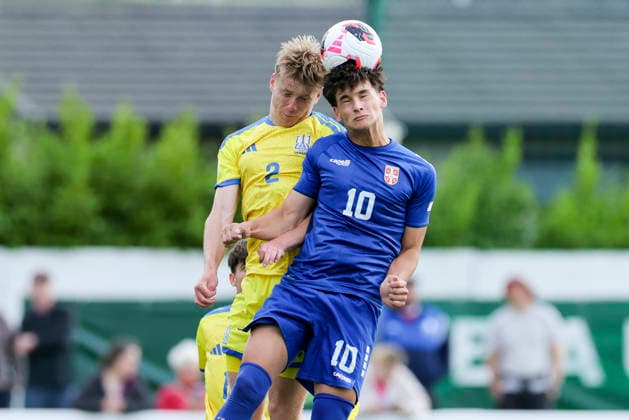 Yurii Kokodyniak (Ukraine) und Djorde Rankovic (Serbia) kaempfen um den Ball, UEFA European Under-19 Championship 2026 Group B, Serbia v Ukraine, Bangor City Stadium am 02. July 2026 in Bangor, Vereinigtes Königreich. (Foto von Marco Steinbrenner DeFodi Images) Yurii Kokodyniak (Ukraine) und Djorde Rankovic (Serbia) battle for the ball, UEFA European Under-19 Championship 2026 Group B, Serbia v Ukraine, Bangor City Stadium, July 2, 2026 in Bangor, United Kingdom. (Photo by Marco Steinbrenner DeFodi Images) - *** Yurii Kokodyniak (Ukraine) and Djorde Rankovic (Serbia) battle for the ball, 2026 UEFA European Under-19 Championship, Group B, Serbia vs. Ukraine, Bangor City Stadium on July 2, 2026, in Bangor, United Kingdom. Photo by Marco Steinbrenner, DeFodi Images. Yurii Kokodyniak of Ukraine and Djorde Rankovic of Serbia battle for the ball, 2026 UEFA European Under-19 Championship, Group B, Serbia vs. Ukraine, Bangor City Stadium, July 2, 2026, in Bangor, United Kingdom. Photo by Marco Steinbrenner, DeFodi Images