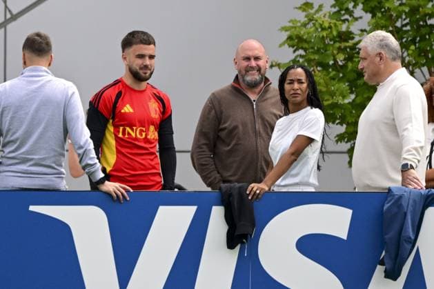 Belgium s Nicolas Raskin and Meunier s wife Deborah Panzokou pictured during a training session of Belgian national soccer team Red Devils, on Thursday 02 July 2026 in their base camp, home of the Seattle Sounders, Renton, Seattle, USA. The Rode Duivels - Diables Rouges qualified for the knockout stage of the 2026 FIFA World Cup, WM, Weltmeisterschaft, Fussball where they ll meet USA in the round of 16 on July 7th. DIRKxWAEM  x180196177x