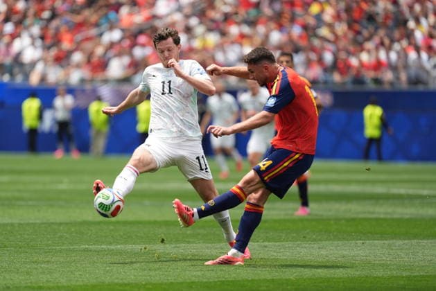 Spain v Austria - FIFA World Cup, WM, Weltmeisterschaft, Fussball 2026 - Round of 32 LOS ANGELES, CALIFORNIA - JULY 2: Aymeric Laporte (14) of Spain in action against Michael Gregoritsch (11) of Austria during the 2026 FIFA World Cup Round of 32 match between Spain and Austria at the Los Angeles Stadium (SoFi Stadium) in Inglewood, California, United States on July 2, 2026. Tayfun Coskun Anadolu California United States. Editorial use only. Please get in touch for any other usage.  Copyright: x2026xAnadoluxTayfunxCoskunx