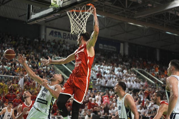 Bosnia and Herzegovina v Turkiye - FIBA Basketball World Cup 2027 European Qualifiers ZENICA, BOSNIA AND HERZEGOVINA - JULY 2: Yigitcan Saybir (3) of Turkiye dunks the ball over Kenan Kamenjas (34) of Bosnia and Herzegovina during the FIBA Basketball World Cup 2027 European Qualifiers first-round game at Husejin Smajlovic Hall in Zenica, Bosnia and Herzegovina, on July 2, 2026. Samir Jordamovic Anadolu Zenica Bosnia and Herzegovina. Editorial use only. Please get in touch for any other usage.  Copyright: x2026xAnadoluxSamirxJordamovicx