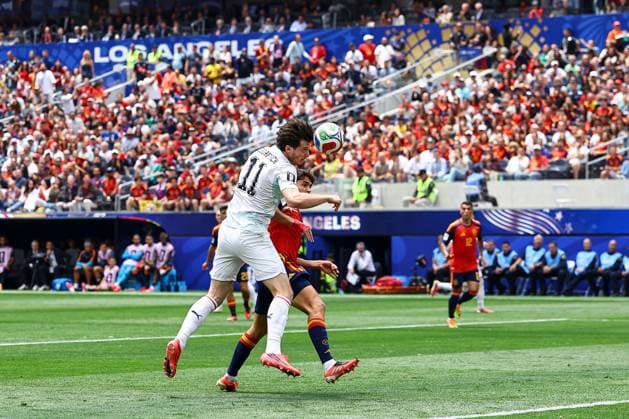 Michael Gregoritsch of Austria shoots at goal but fails to score Spain v Austria, 2026 FIFA World Cup, WM, Weltmeisterschaft, Fussball ROund of 32, Football, Los Angeles Stadium, California, USA - 02 Jul 2026Los Angeles Los Angeles Stadium California (CA) United States of America  Copyright: xMichaelxZemanek Shutterstockx 16974406af