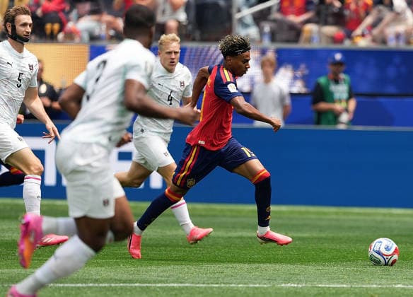 (260703) -- LOS ANGELES, July 3, 2026 -- Lamine Yamal (1st R) of Spain competes during the round of 32 match between Spain and Austria at the 2026 FIFA World Cup, WM, Weltmeisterschaft, Fussball at Los Angeles Stadium in Los Angeles, the United States, July 2, 2026. ) (SP)U.S.-LOS ANGELES-FOOTBALL-FIFA WORLD CUP-ROUND OF 32-ESP VS AUT HuangxZongzhi 