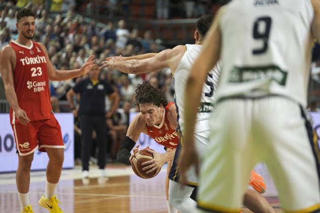 Bosnia and Herzegovina v Turkiye - FIBA Basketball World Cup 2027 European Qualifiers ZENICA, BOSNIA AND HERZEGOVINA - JULY 2: Cedi Osman (6) of Turkiye in action during the FIBA Basketball World Cup 2027 first round match between Bosnia and Herzegovina and Turkiye at Husejin Smajlovic Hall in Zenica, Bosnia and Herzegovina, on July 2, 2026. Samir Jordamovic Anadolu Zenica Bosnia and Herzegovina. Editorial use only. Please get in touch for any other usage.  Copyright: x2026xAnadoluxSamirxJordamovicx