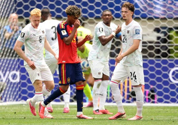 RECORD DATE NOT STATED FIFA World Cup, WM, Weltmeisterschaft, Fussball 2026 - Round of 32 - Spain vs Austria Lamine Yamal of Spain (C) reacts to missing a shot on goal during the FIFA World Cup 2026 Round of 32 match Spain against Austria, in Los Angeles, USA, 02 July 2026. INGLEWOOD United States  Copyright: xCHRISTOPHERxTORRESx