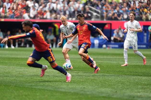 Spain v Austria - FIFA World Cup, WM, Weltmeisterschaft, Fussball 2026 - Round of 32 LOS ANGELES, CALIFORNIA - JULY 2: Pedri (20) of Spain in action during the 2026 FIFA World Cup Round of 32 match between Spain and Austria at the Los Angeles Stadium (SoFi Stadium) in Inglewood, California, United States on July 2, 2026. Tayfun Coskun Anadolu California United States. Editorial use only. Please get in touch for any other usage.  Copyright: x2026xAnadoluxTayfunxCoskunx