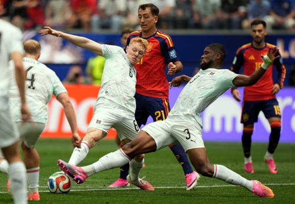 FIFA World Cup, WM, Weltmeisterschaft, Fussball 2026 - Round of 32 - Spain vs Austria Nicolas Seiwald of Austria (L) and Kevin Danso of Austria in action during the FIFA World Cup 2026 Round of 32 match Spain against Austria, in Los Angeles, USA, 02 July 2026. INGLEWOOD United States  Copyright: xSCOTTxSTRAZZANTEx