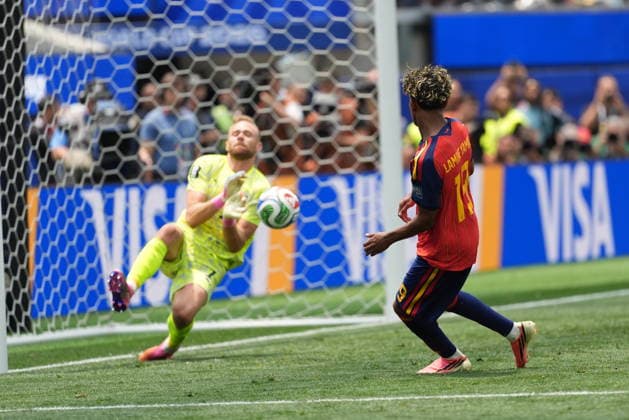 Spain v Austria - FIFA World Cup, WM, Weltmeisterschaft, Fussball 2026 - Round of 32 LOS ANGELES, CALIFORNIA - JULY 2: Lamine Yamal of Spain in action during the 2026 FIFA World Cup Round of 32 match between Spain and Austria at the Los Angeles Stadium (SoFi Stadium) in Inglewood, California, United States on July 2, 2026. Tayfun Coskun Anadolu California United States. Editorial use only. Please get in touch for any other usage.  Copyright: x2026xAnadoluxTayfunxCoskunx