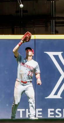 Cincinnati Reds left fielder JJ Bleday catches a fly ball hit by Milwaukee Brewers designated hitter Christian Yelich in the sixth inning of the MLB, Baseball Herren, USA game between the Cincinnati Reds and the Milwaukee Brewers at American Family Field in Milwaukee, Wisconsin on Thursday, July 2, 2026.  MIL20260702821 TANNENxMAURY