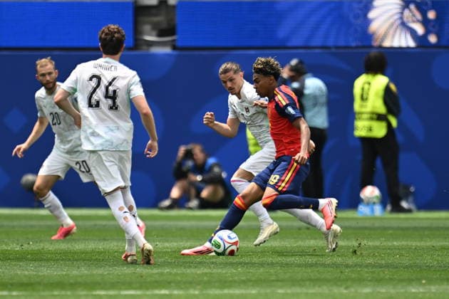 Spain v Austria - FIFA World Cup, WM, Weltmeisterschaft, Fussball 2026 - Round of 32 LOS ANGELES, CALIFORNIA - JULY 2: Lamine Yamal of Spain in action during the 2026 FIFA World Cup Round of 32 match between Spain and Austria at the Los Angeles Stadium (SoFi Stadium) in Inglewood, California, United States on July 2, 2026. Tayfun Coskun Anadolu California United States. Editorial use only. Please get in touch for any other usage.  Copyright: x2026xAnadoluxTayfunxCoskunx