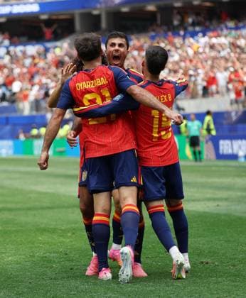 . - Spain v Austria, FIFA World Cup, WM, Weltmeisterschaft, Fussball 2026, Round Of 32, Los Angeles Stadium, Los Angeles, USA, 2nd July 2026. DC Photos Crystal Pix GOAL 1-0, Mikel Oyarzabal of Spain national team, Nationalteam goal celebration with Alex Baena & Rodri of Spain National Team after scoring a goal to put Spain 1-0 ahead against Austria. - Spain v Austria, FIFA World Cup 2026, Round Of 32, Los Angeles Stadium, Los Angeles, USA, 2nd July 2026. DC Photos Crystal Pix Los Angeles Los Angeles Stadium United States Of America Copyright: xDCxPhotosx CP_Spain_Austria_020726_DC_07