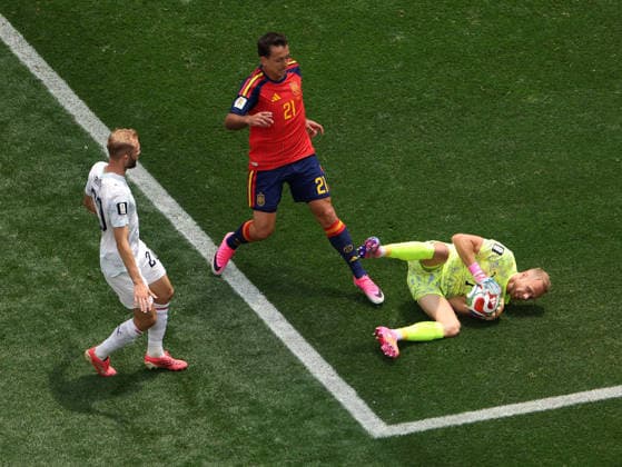 (260703) -- LOS ANGELES, July 3, 2026 -- Alexander Schlager (R), goalkeeper of Austria, makes a save during the round of 32 match between Spain and Austria at the 2026 FIFA World Cup, WM, Weltmeisterschaft, Fussball at Los Angeles Stadium in Los Angeles, the United States, July 2, 2026. ) (SP)U.S.-LOS ANGELES-FOOTBALL-FIFA WORLD CUP-ROUND OF 32-ESP VS AUT LixYing 