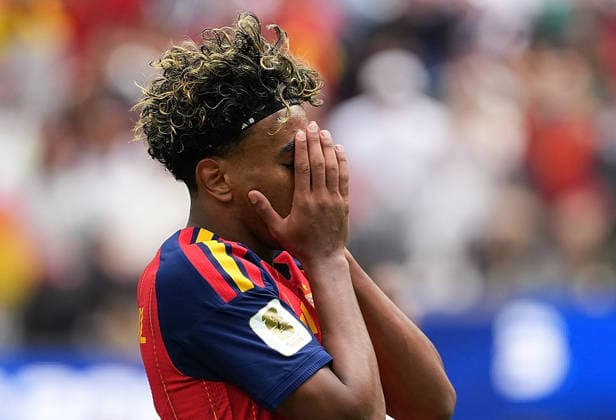 (260703) -- LOS ANGELES, July 3, 2026 -- Lamine Yamal of Spain reacts during the round of 32 match between Spain and Austria at the 2026 FIFA World Cup, WM, Weltmeisterschaft, Fussball at Los Angeles Stadium in Los Angeles, the United States, July 2, 2026. ) (SP)U.S.-LOS ANGELES-FOOTBALL-FIFA WORLD CUP-ROUND OF 32-ESP VS AUT HuangxZongzhi 