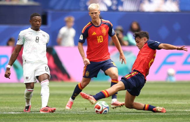RECORD DATE NOT STATED FIFA World Cup, WM, Weltmeisterschaft, Fussball 2026 - Round of 32 - Spain vs Austria (L-R) David Alaba of Austria, Dani Olmo of Spain, and Pedri of Spain in action during the FIFA World Cup 2026 Round of 32 match Spain against Austria, in Los Angeles, USA, 02 July 2026. INGLEWOOD United States  Copyright: xCHRISTOPHERxTORRESx